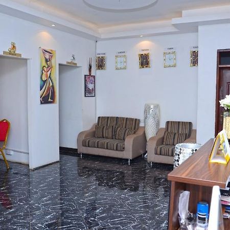 Dianwill Hotel Entebbe Buitenkant foto