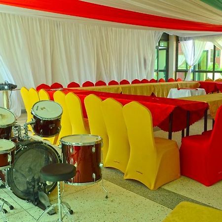 Dianwill Hotel Entebbe Buitenkant foto