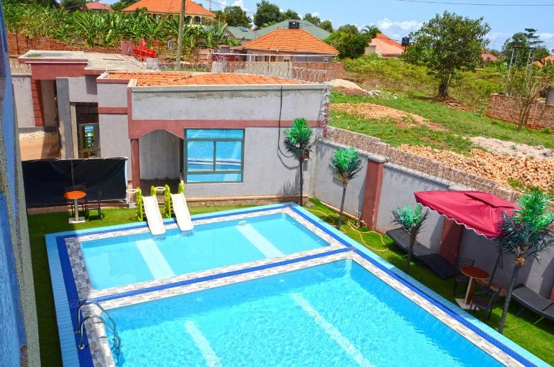 Dianwill Hotel Entebbe Buitenkant foto
