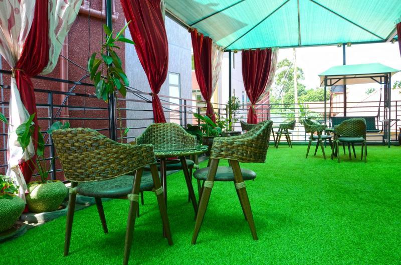 Dianwill Hotel Entebbe Buitenkant foto